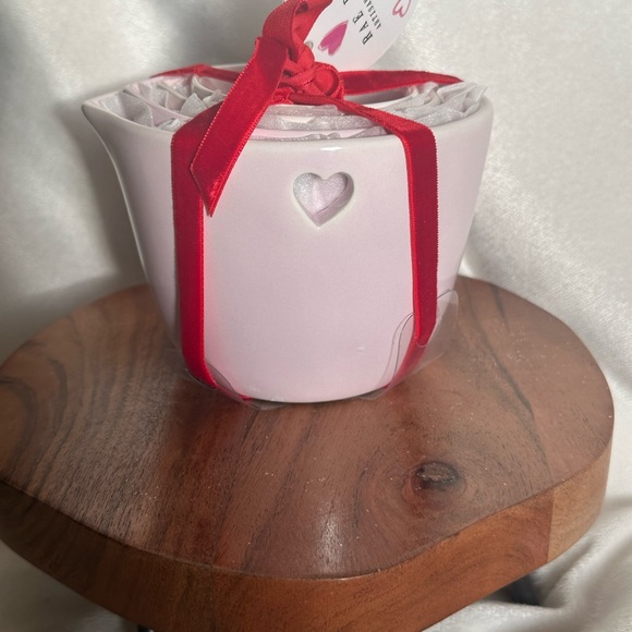 Rae Dunn PINK measuring cups with Heart Cut Out - Picture 5 of 6